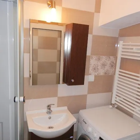 Апартаменти Apartament Poarta Schei Брашов